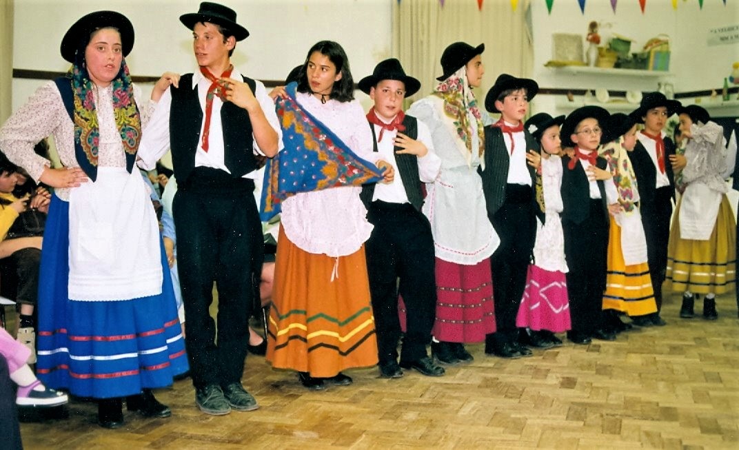 Sul Informação - Exposição celebra 20 anos do Rancho Infantil e Juvenil de Santa Bárbara de Nexe