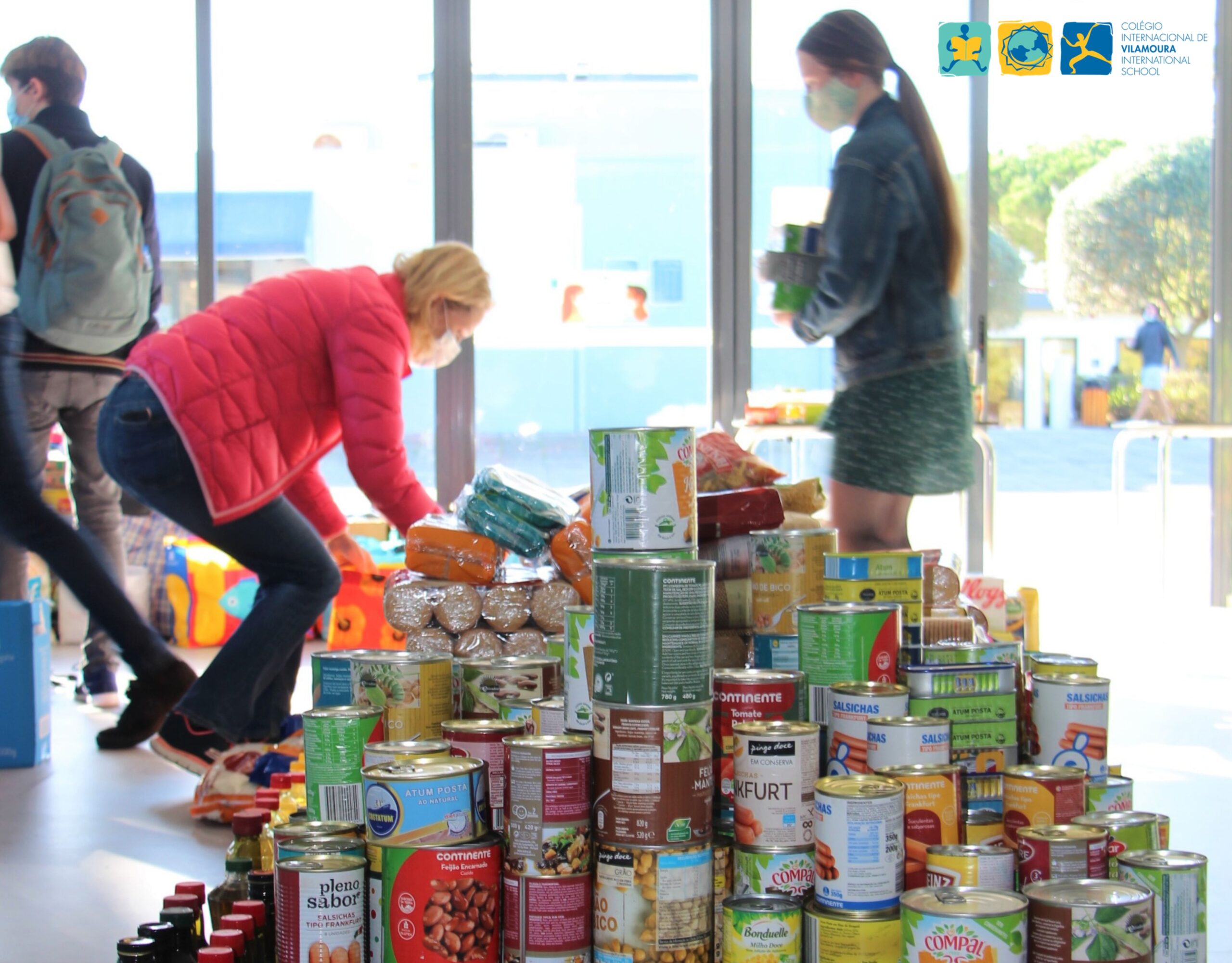 Sul Informação - Campanha de Natal do Colégio Internacional de Vilamoura angariou tonelada e meia de alimentos
