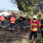 Sul Informação - Bombeiros e helicóptero dominam incêndio em Gambelas [com fotos]
