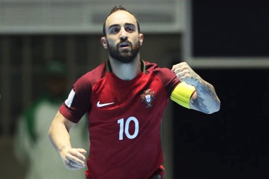 Sul Informação - Ricardinho dá autógrafos em Portimão
