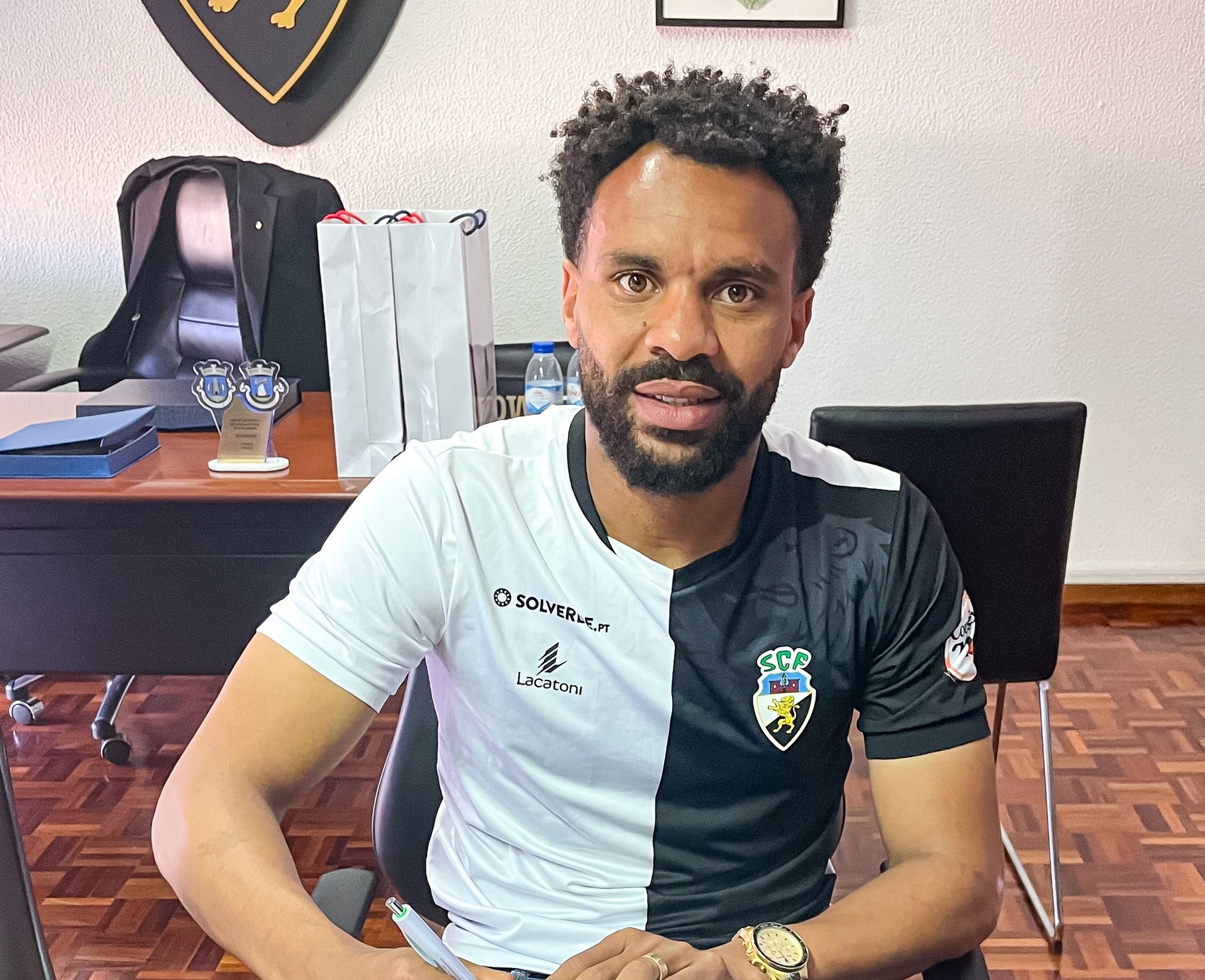 Sul Informação - Róbson renova contrato com o Farense
