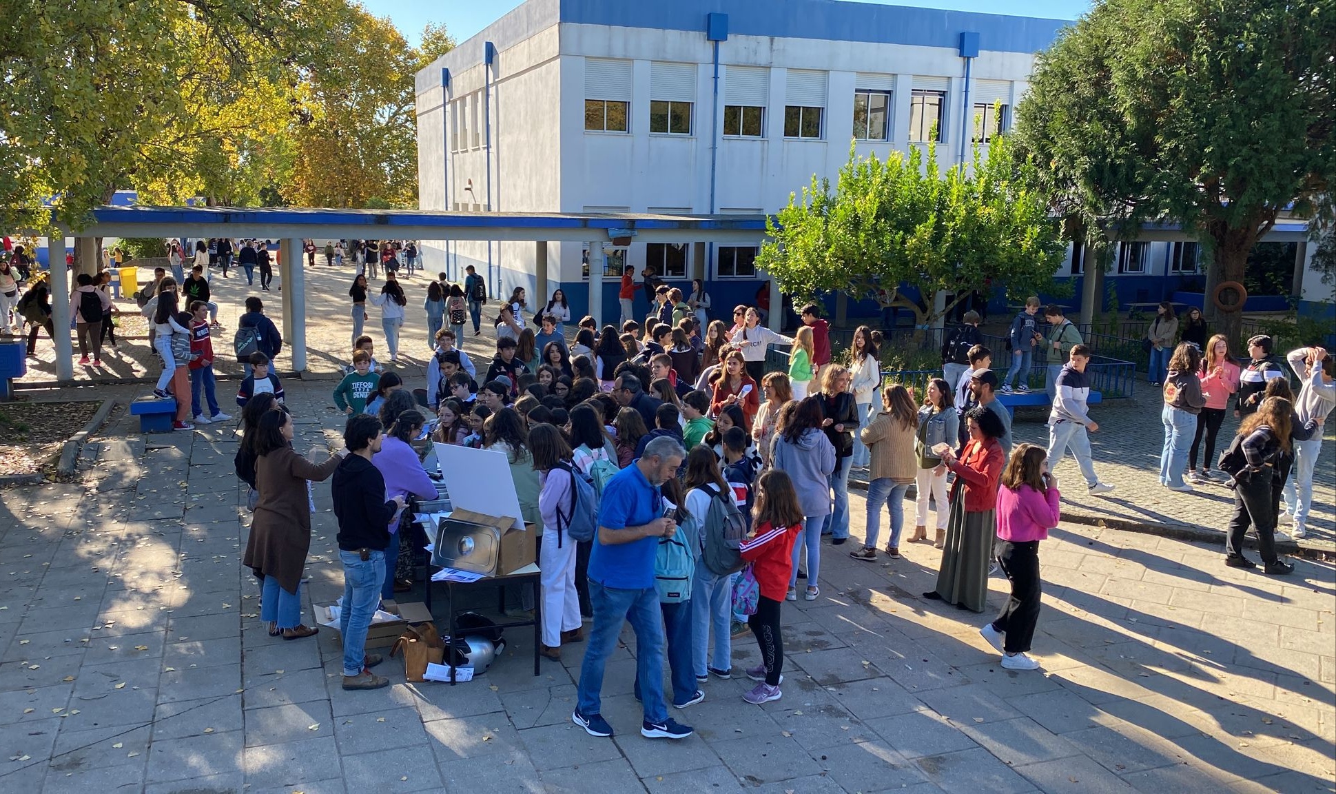 Sul Informação - Alunos da escolas de Montemor-o-Novo comeram castanhas em Dia de São Martinho