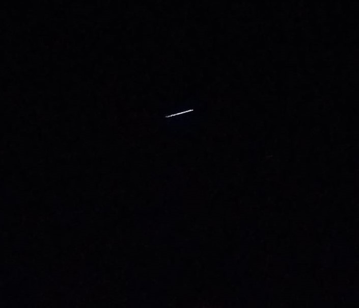 Sul Informação - Luzes estranhas nos céus algarvios eram…satélites de Elon Musk