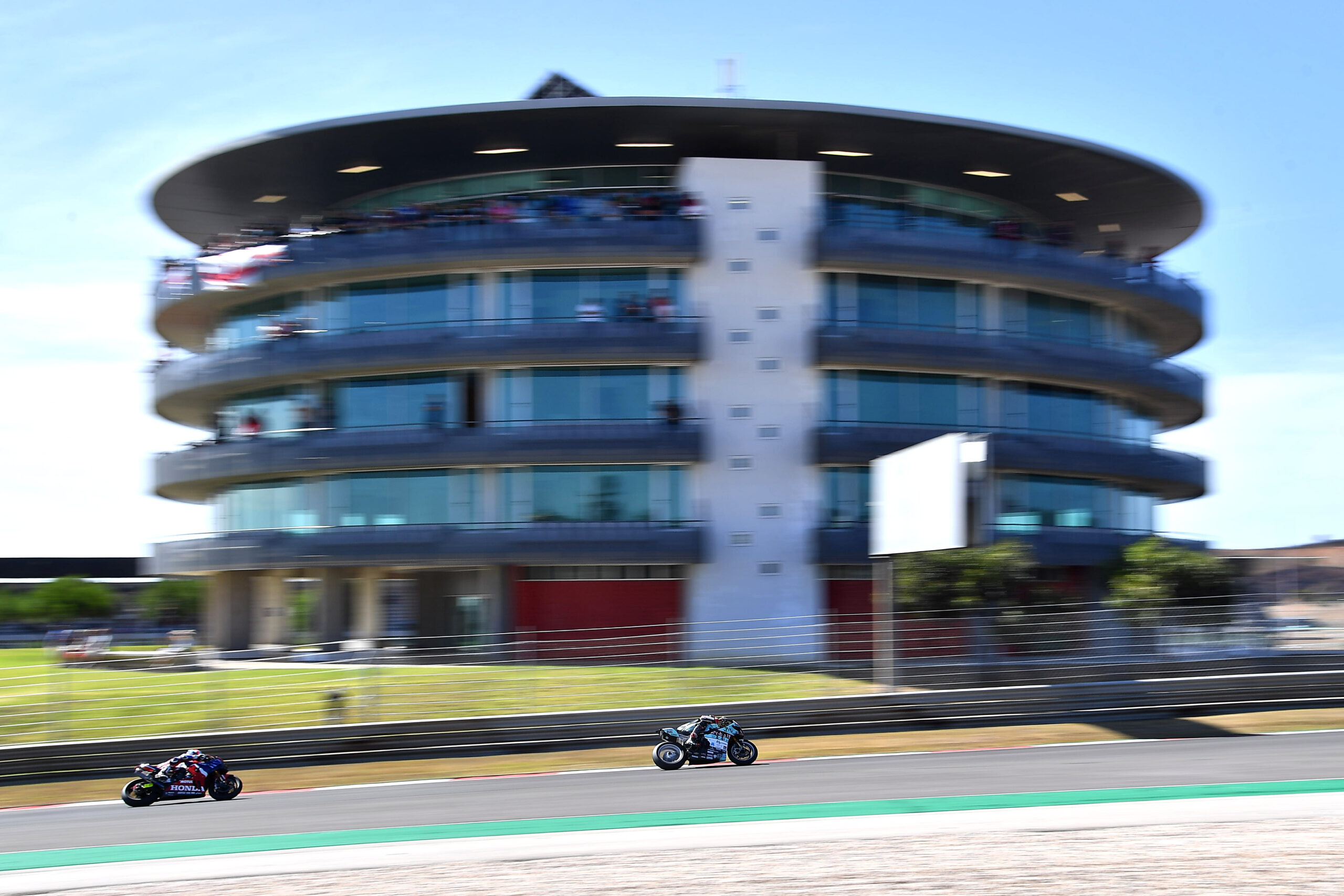 Sul Informação - Superbikes testam no Autódromo Internacional do Algarve