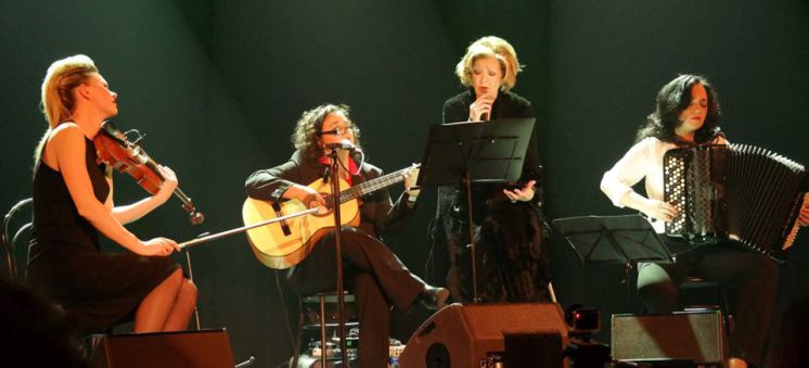 Sul Informação - Simone sobe ao palco em Lagoa com as «3 Marias» (com vídeo)