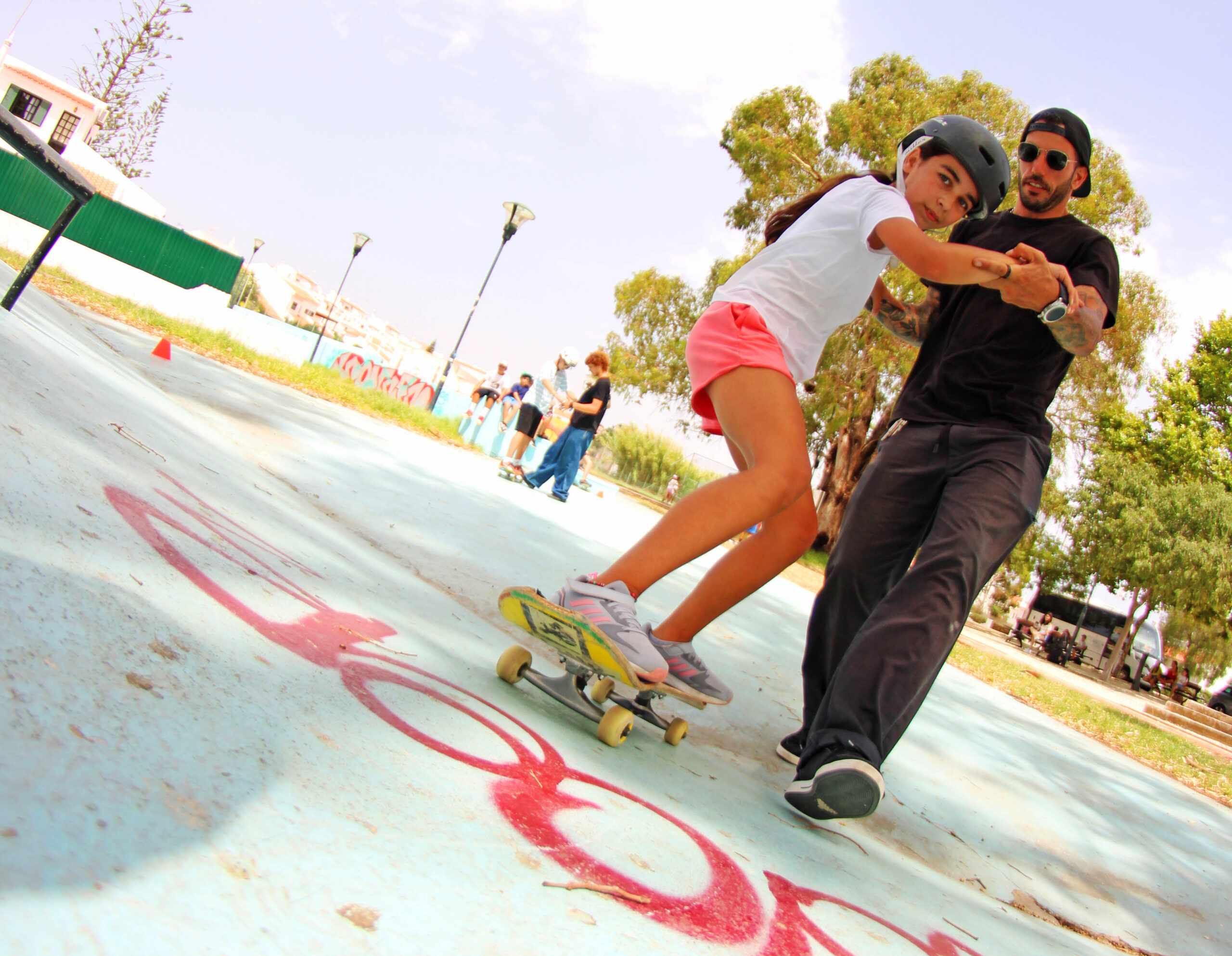 Sul Informação - Associação WallRide ensinou skate às crianças de Castro Marim