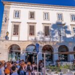 Sul Informação - Caloiros da UAlg foram “Partilhar Sorrisos” à porta da Santa Casa da Misericórdia de Faro