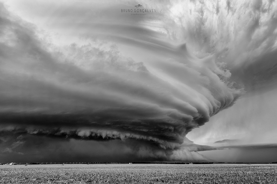 Sul Informação - Bruno, o caçador de tornados, lança vídeo em timelapse para mostrar como são «épicas» as supercélulas