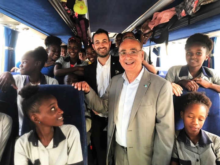 Sul Informação - Grândola oferece autocarro a alunos do Tarrafal (Cabo Verde)