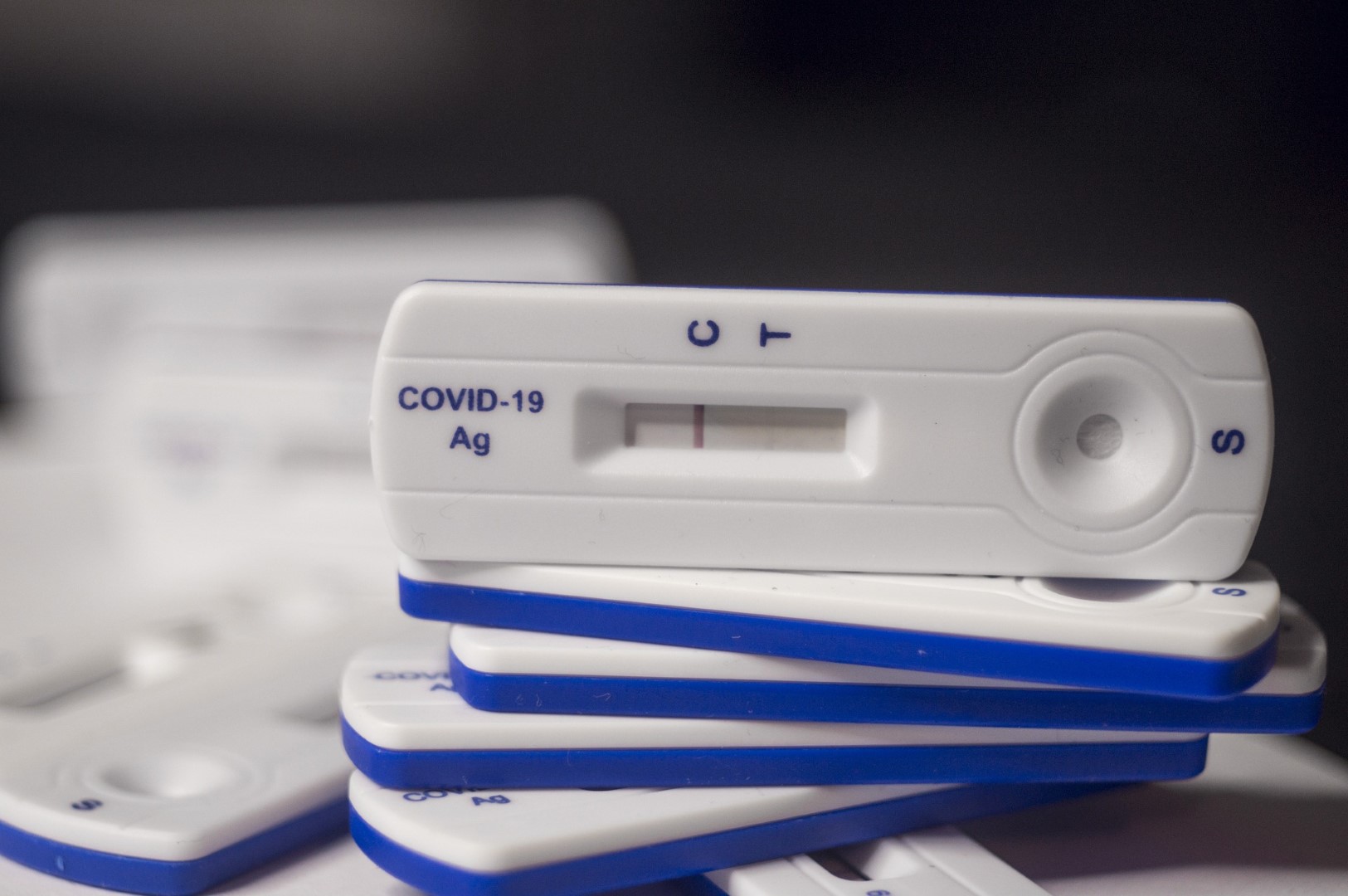Sul Informação - Covid-19: Algarve com mais 4 óbitos e 983 novos casos. Casos ativos diminuem