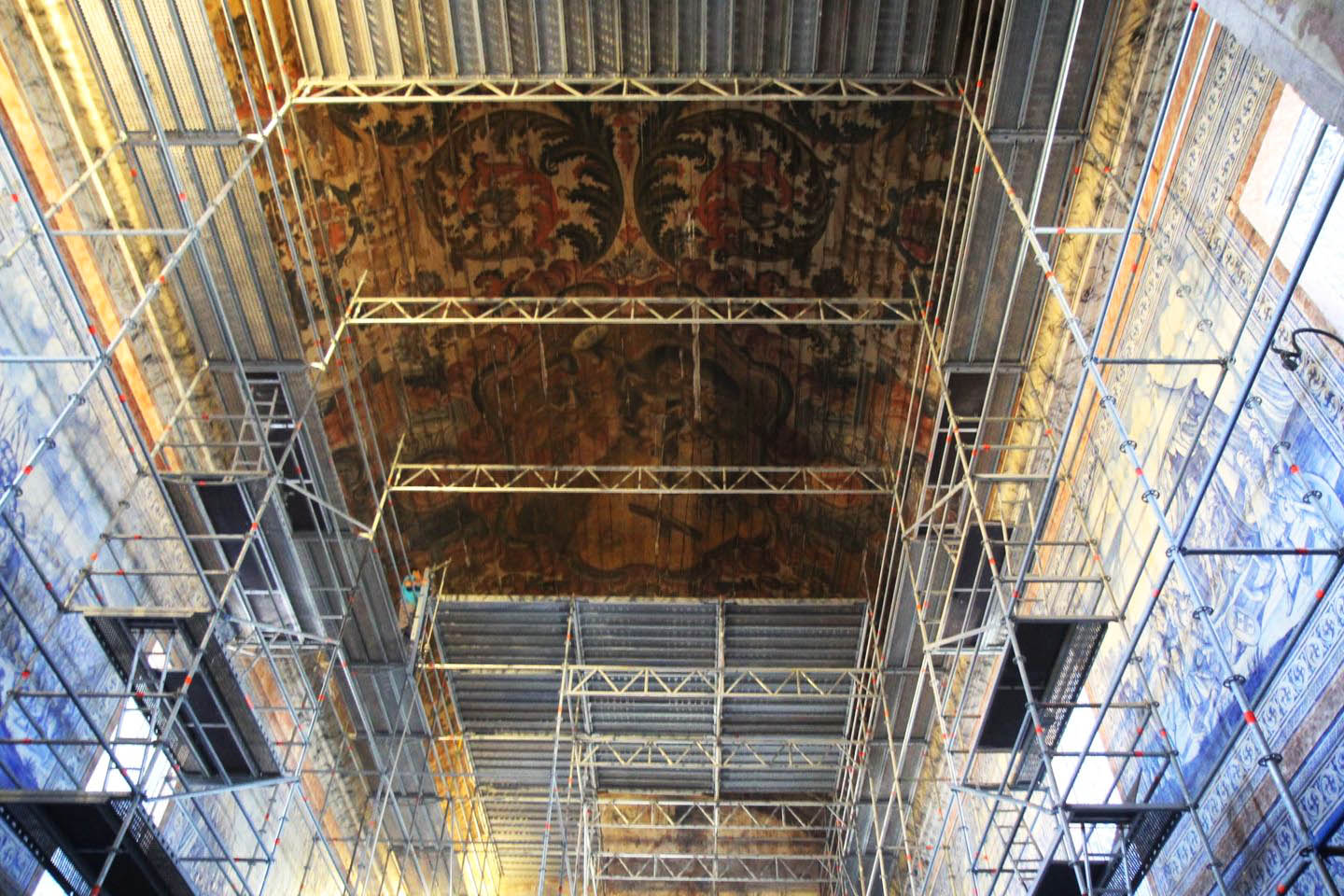 Sul Informação - Trabalhos de requalificação do teto pintado da Basílica de Castro Verde vão avançar