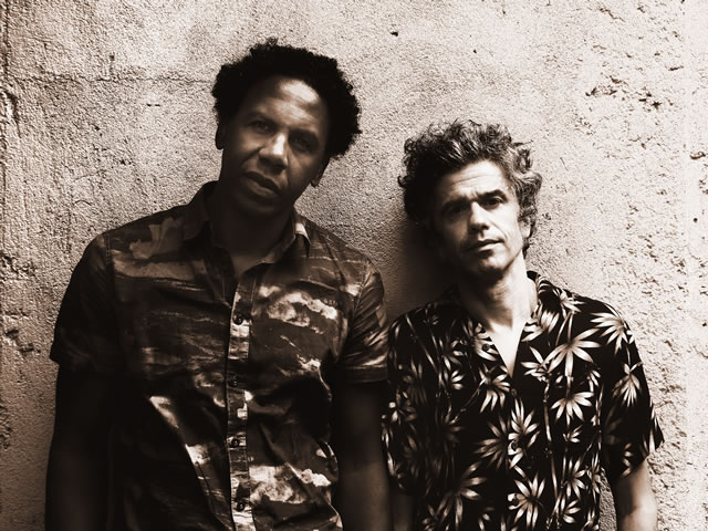 Sul Informação - Tó Trips e João Doce trazem a sua «Guitarra Makaka» a Santo Estêvão