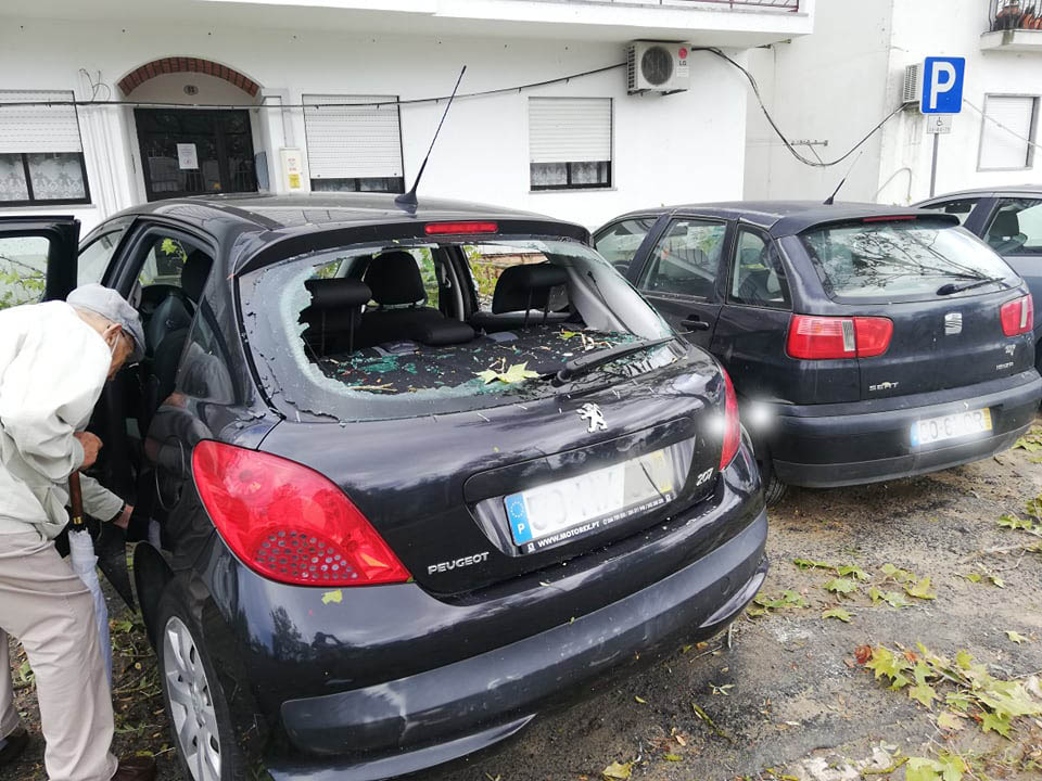 Sul Informação - Tornado derruba árvores, destelha casas e destrói carros em Beja