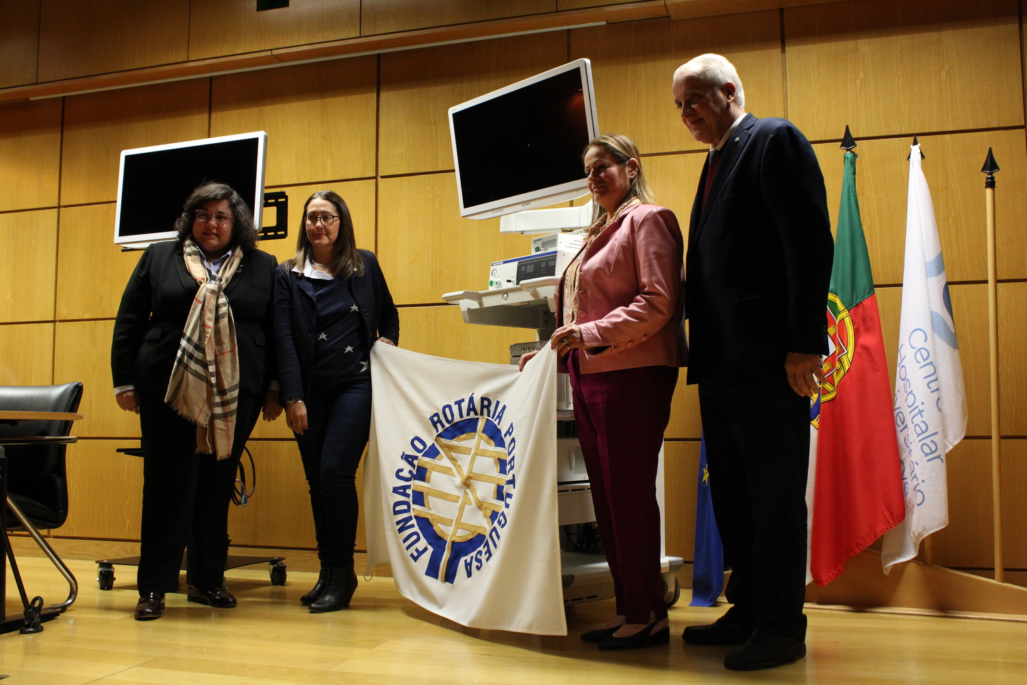 Sul Informação - CHUA recebe Torre de Laparoscopia doada por Clubes Rotários do Algarve