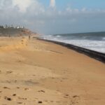 Sul Informação - Tubo de mais de 500 metros deu à costa na Praia do Trafal em Quarteira