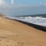 Sul Informação - Tubo de mais de 500 metros deu à costa na Praia do Trafal em Quarteira