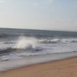 Sul Informação - Tubo de mais de 500 metros deu à costa na Praia do Trafal em Quarteira