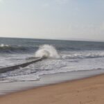 Sul Informação - Tubo de mais de 500 metros deu à costa na Praia do Trafal em Quarteira