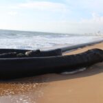 Sul Informação - Tubo de mais de 500 metros deu à costa na Praia do Trafal em Quarteira
