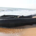 Sul Informação - Tubo de mais de 500 metros deu à costa na Praia do Trafal em Quarteira