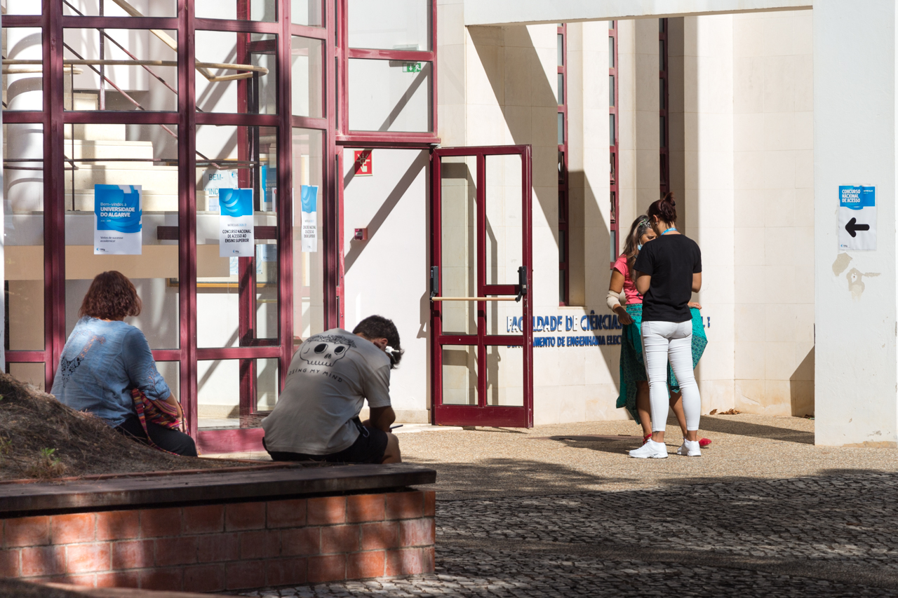 Sul Informação - Quase seis mil estudantes colocados na primeira fase têm bolsa atribuída