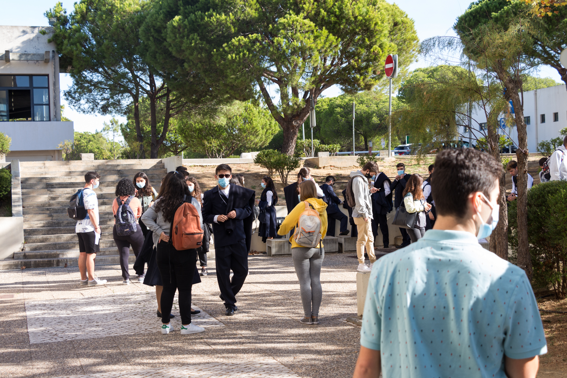 Sul Informação - Universidade do Algarve regressou às aulas com trajes e máscaras