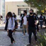 Sul Informação - Universidade do Algarve regressou às aulas com trajes e máscaras