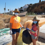 Sul Informação - Arade Azul faz limpeza costeira e recolhe 500 quilos de lixo na Praia da Angrinha