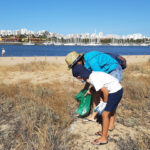 Sul Informação - Arade Azul faz limpeza costeira e recolhe 500 quilos de lixo na Praia da Angrinha