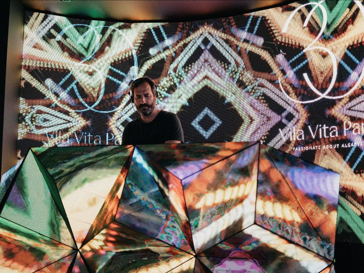 Sul Informação - V-Club Disco anima Verão no Vila Vita Parc