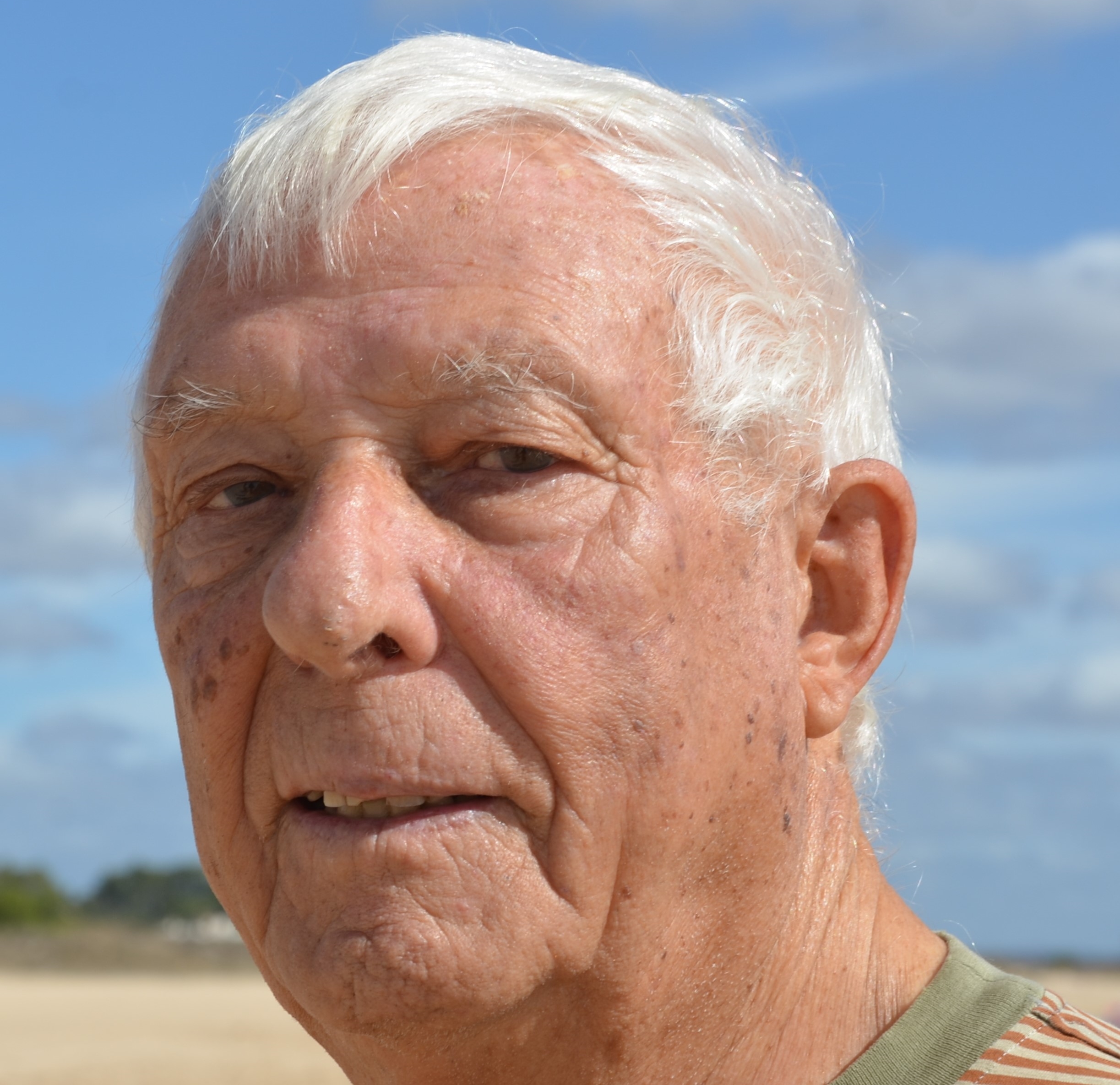 Sul Informação - Valdemar Coutinho apresenta livro “O Conflito de Gerações Através dos Tempos” em Portimão