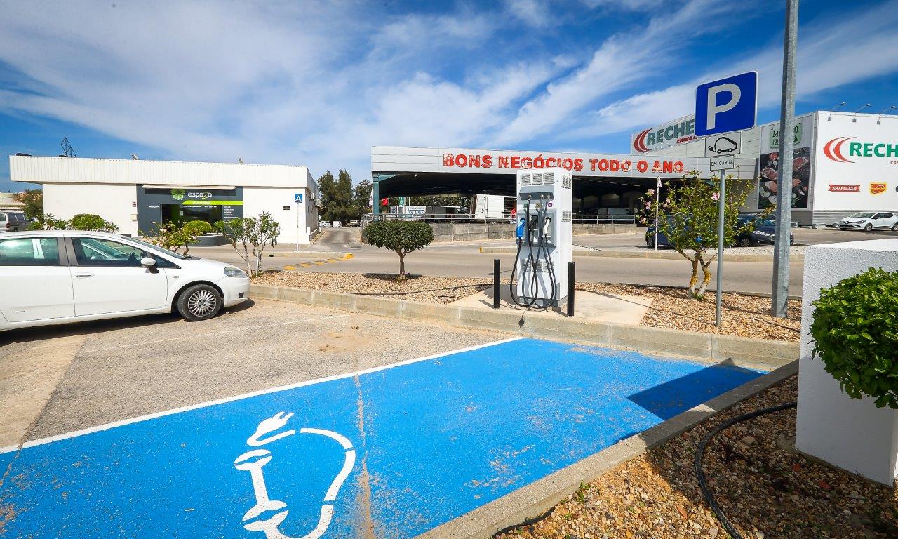 Sul Informação - Albufeira instala posto de carregamento para veículos elétricos em Vale Paraíso