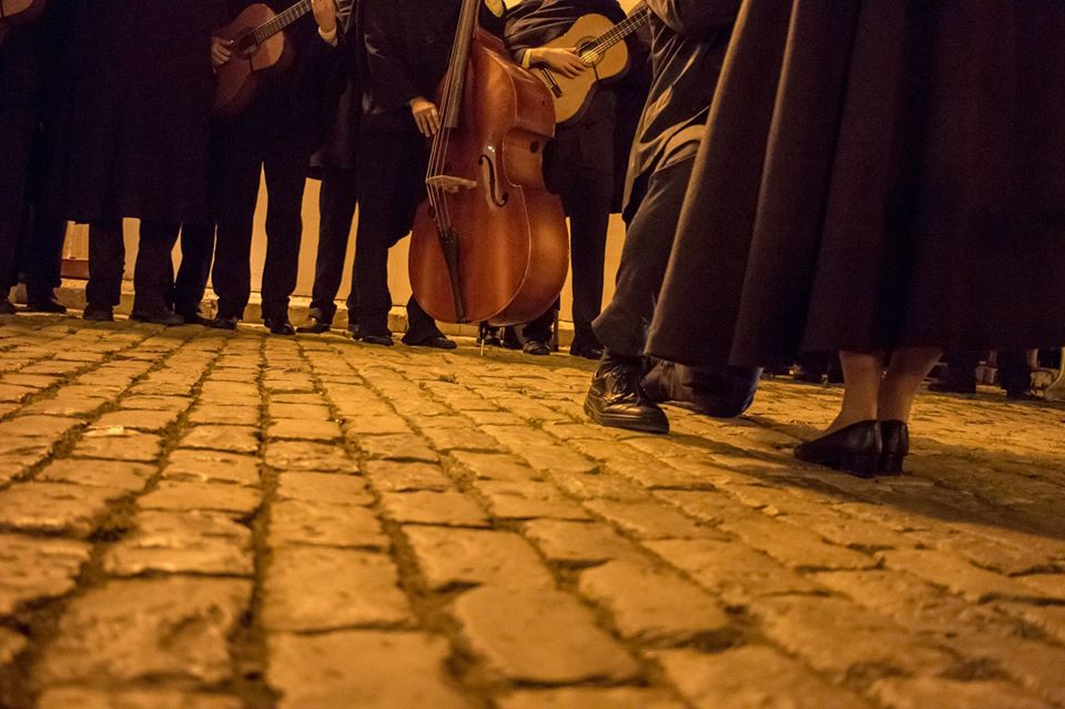 Sul Informação - Versus Tuna faz serenatas à porta das residências femininas da UAlg