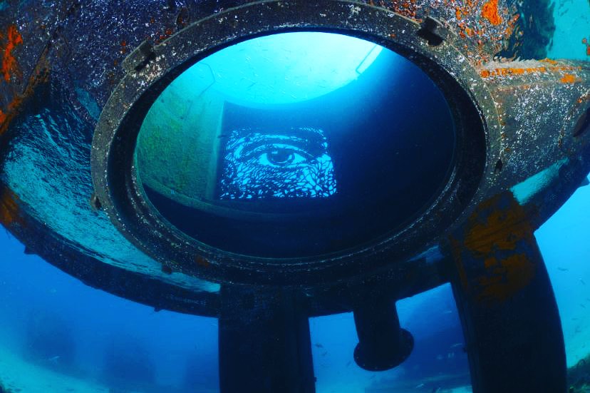 Sul Informação - Vhils mergulhou no mar de Albufeira e por lá deixou o “EDP Art Reef”