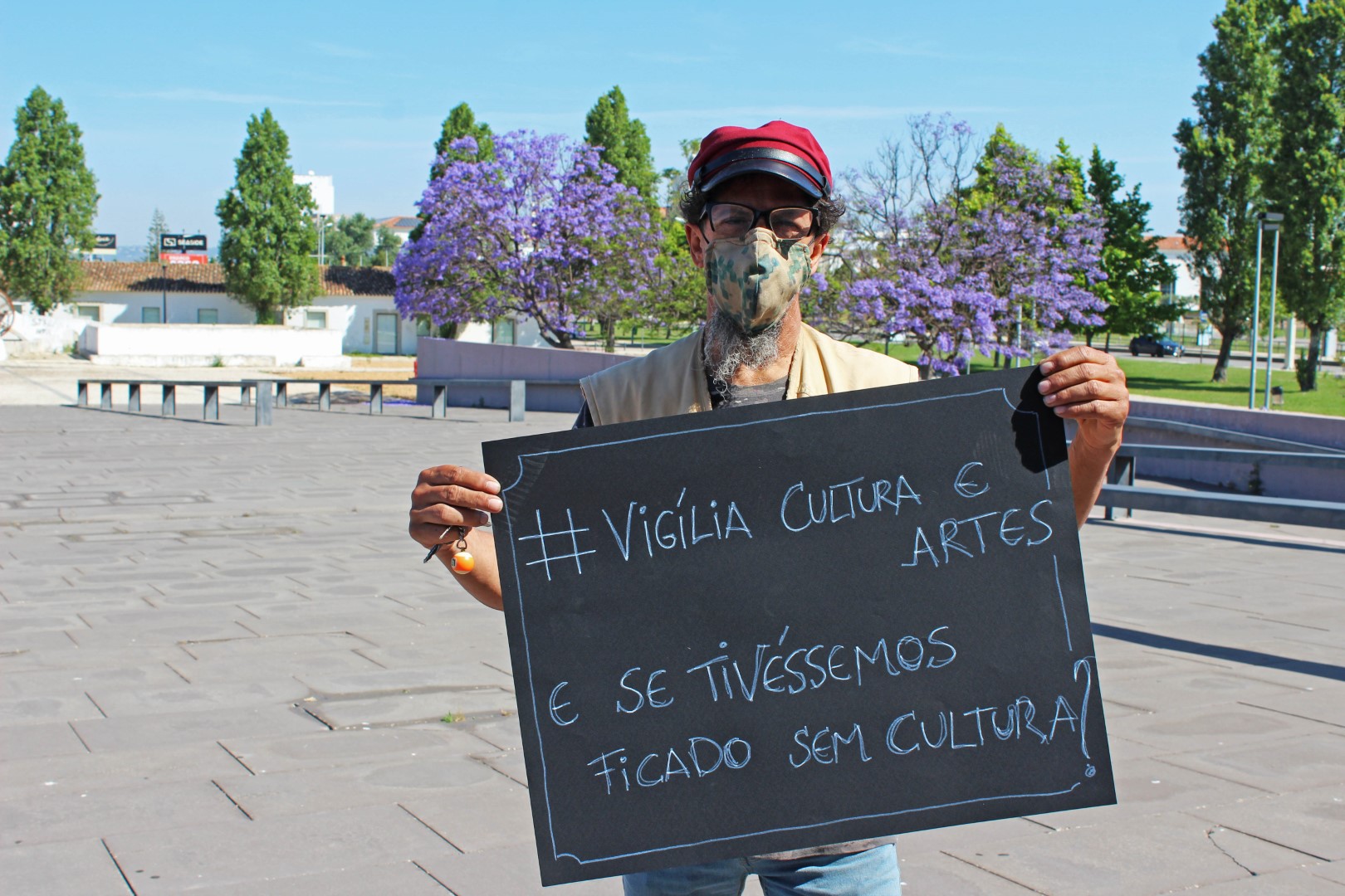 Sul Informação - «Já chega de não sermos tidos em conta»: profissionais das artes em vigília em Faro