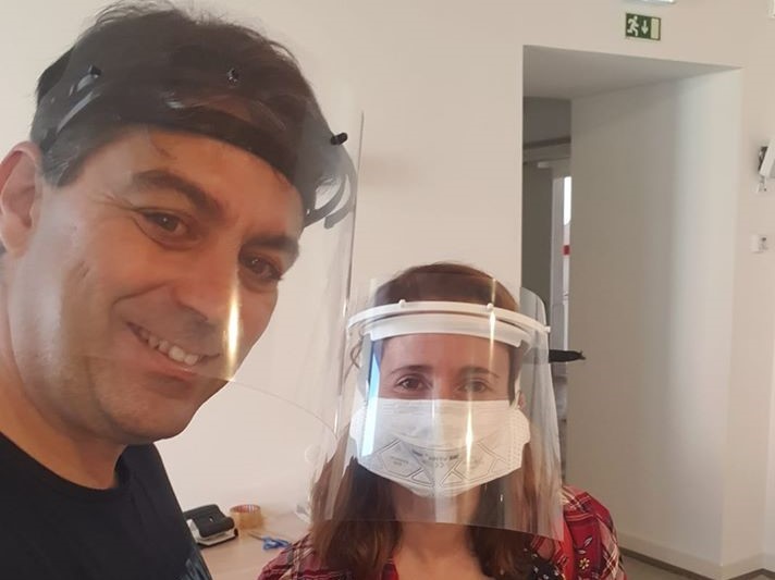 Sul Informação - Professor e Câmara de Loulé fazem do Palácio Gama Lobo “fábrica” de viseiras de proteção