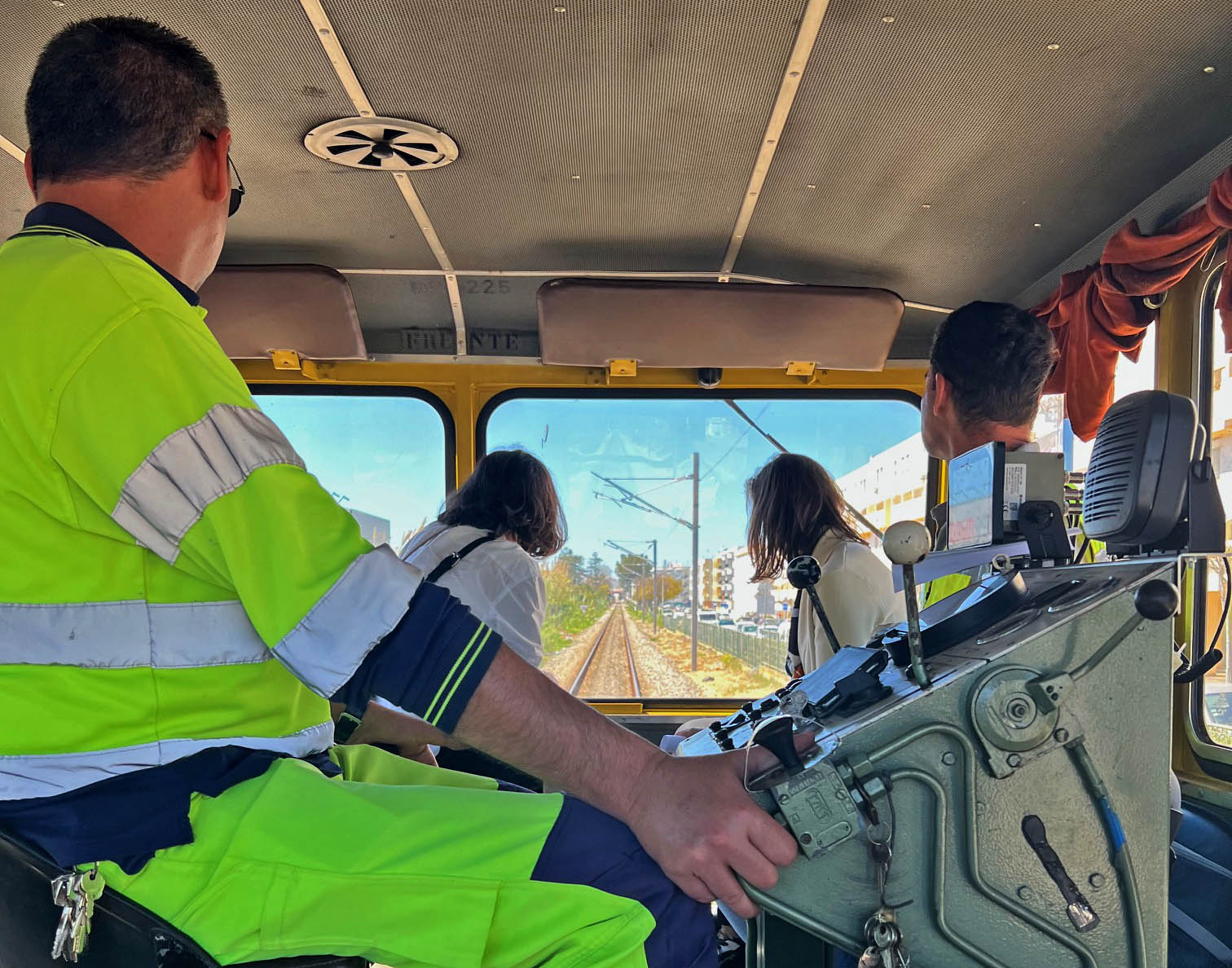 Sul Informação - Deputados algarvios do PS visitam obras de electrificação da linha de comboio