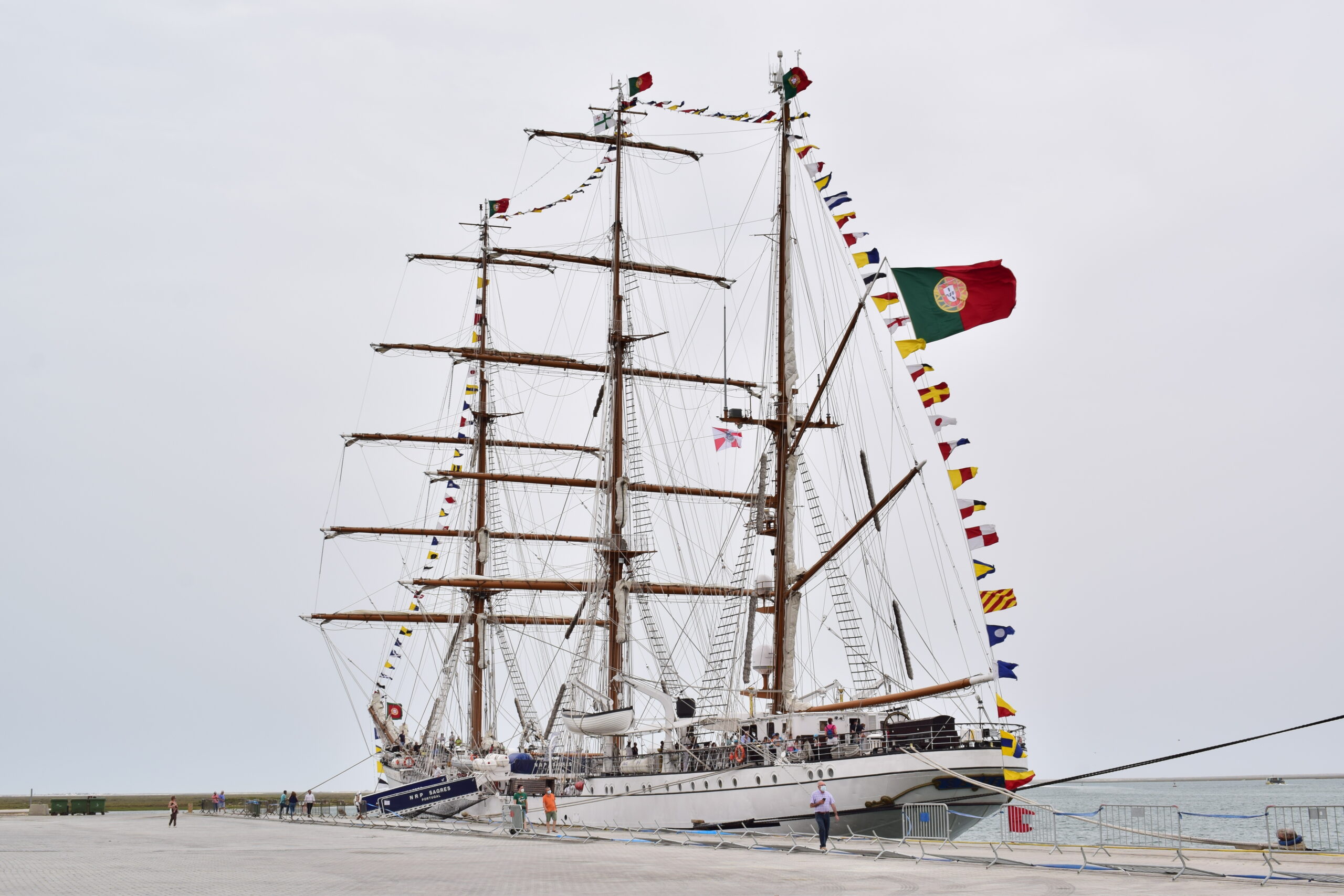 Sul Informação - Já visitou a Sagres ou o Navio Patrulha Oceânico Sines? Pode fazê-lo até amanhã em Faro