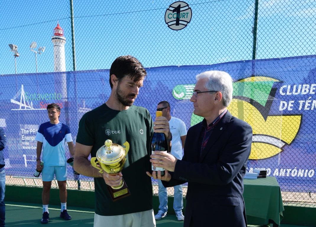 Sul Informação - Gastão Elias volta aos títulos em Vila Real de Santo António
