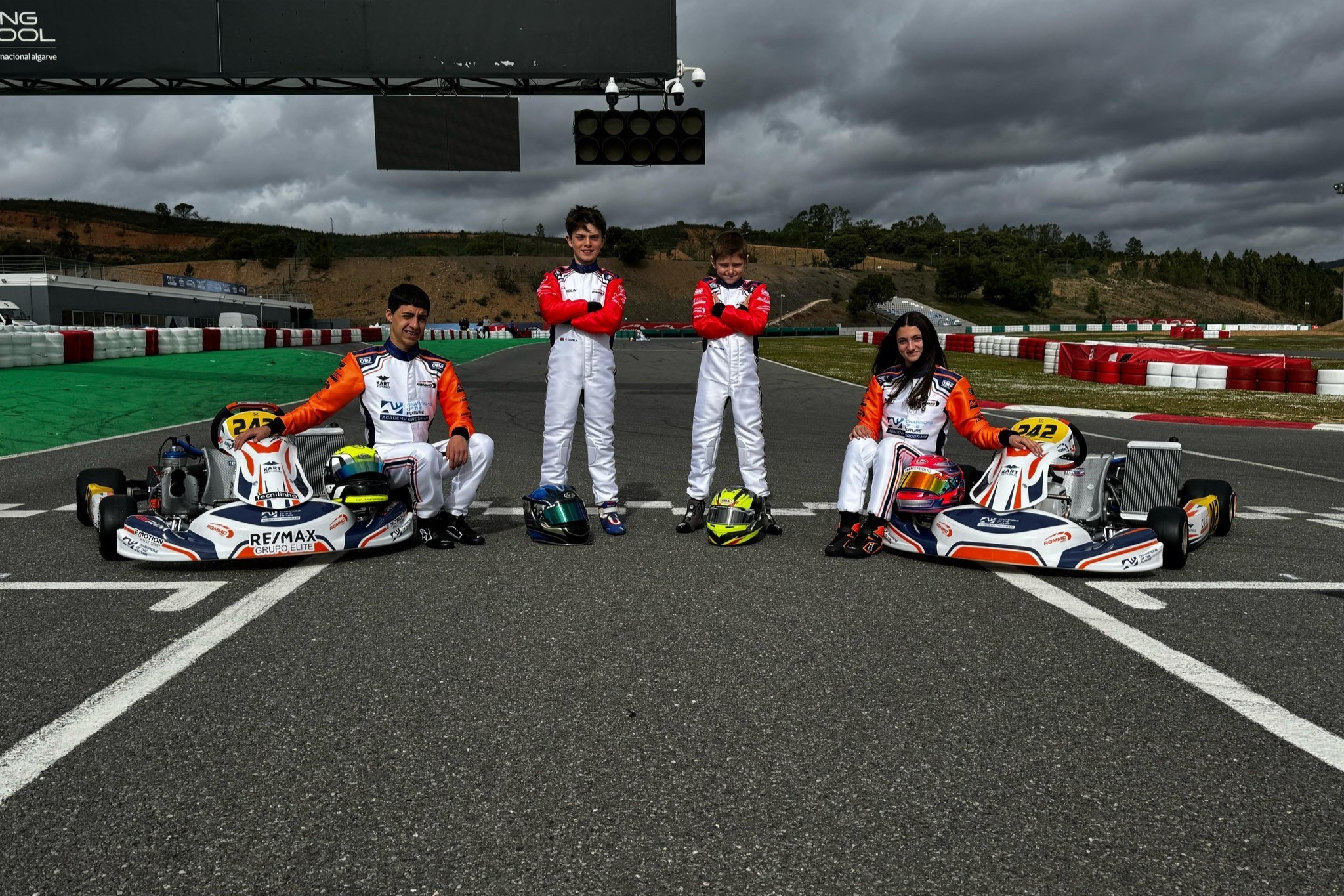 Sul Informação - Quatro portugueses entre os 100 pilotos que disputarão prova internacional no Kartódromo do Algarve