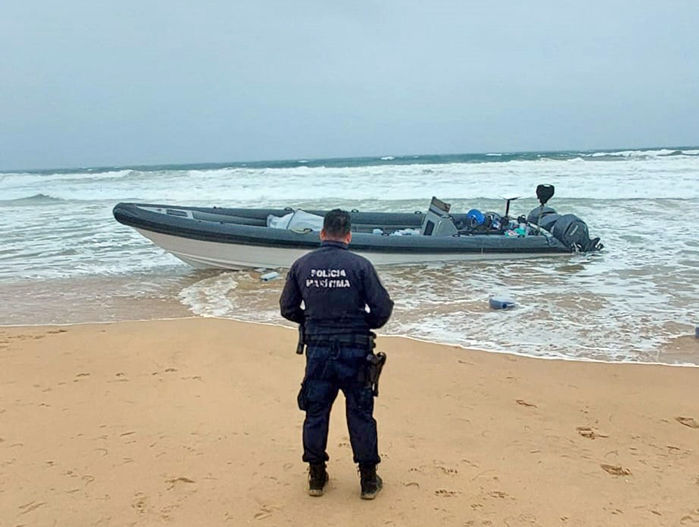 Sul Informação - Embarcação de alta velocidade ligada ao tráfico de droga apreendida na praia de Faro