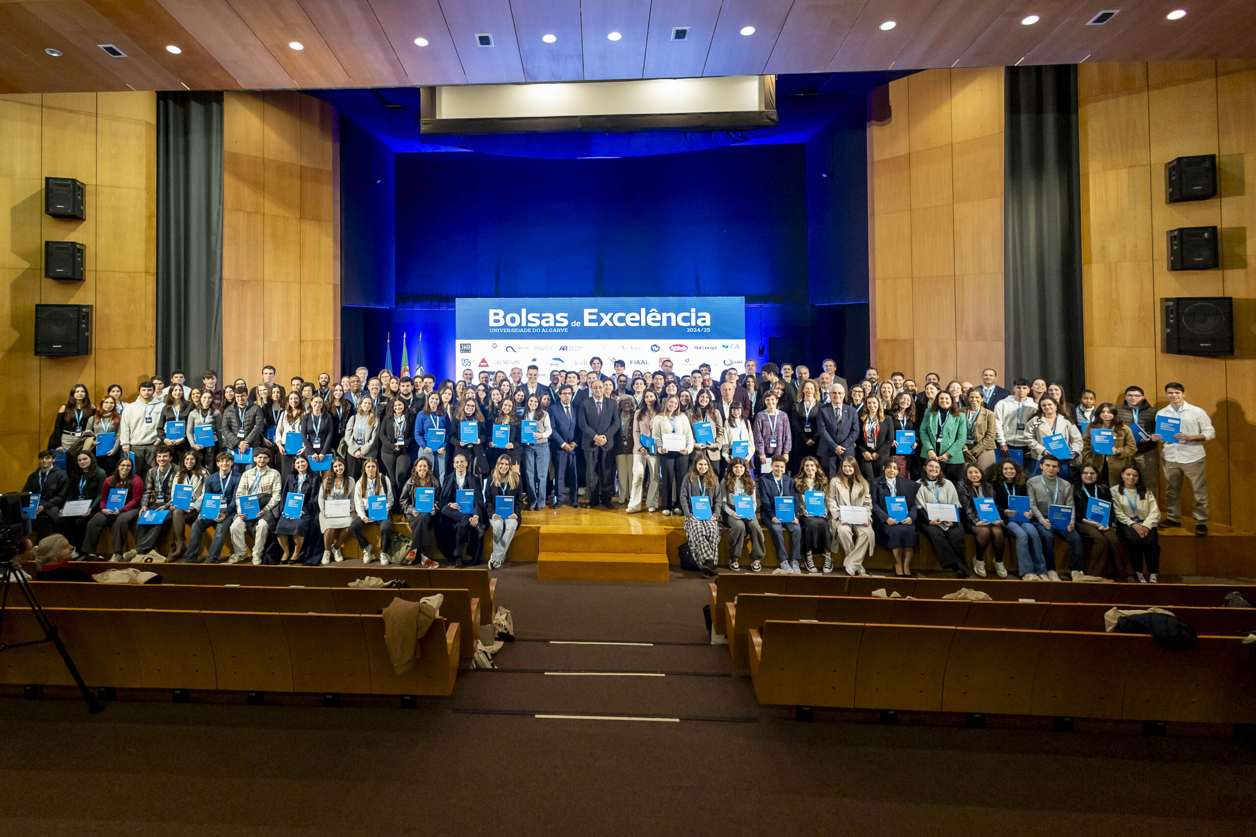 Sul Informação - Universidade do Algarve entregou 107 bolsas de excelência