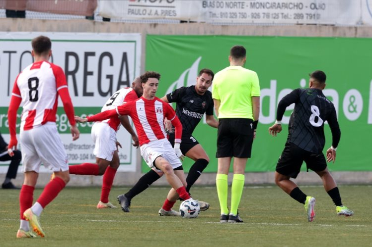 Sul Informação - Moncarapachense bate Louletano e continua líder no Campeonato de Portugal