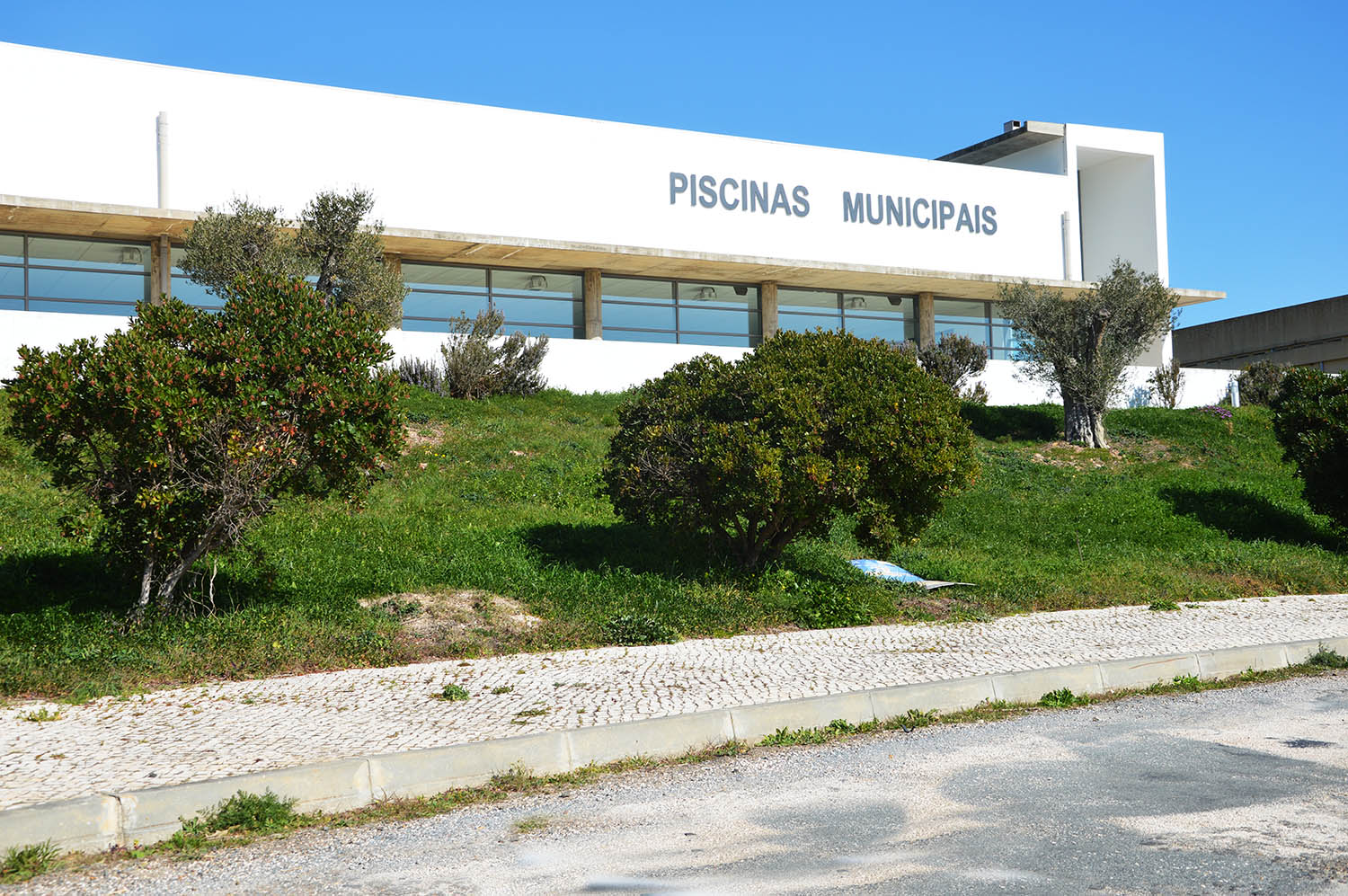 Sul Informação - Piscinas de Aljezur encerradas mais de duas semanas devido à presença de legionella