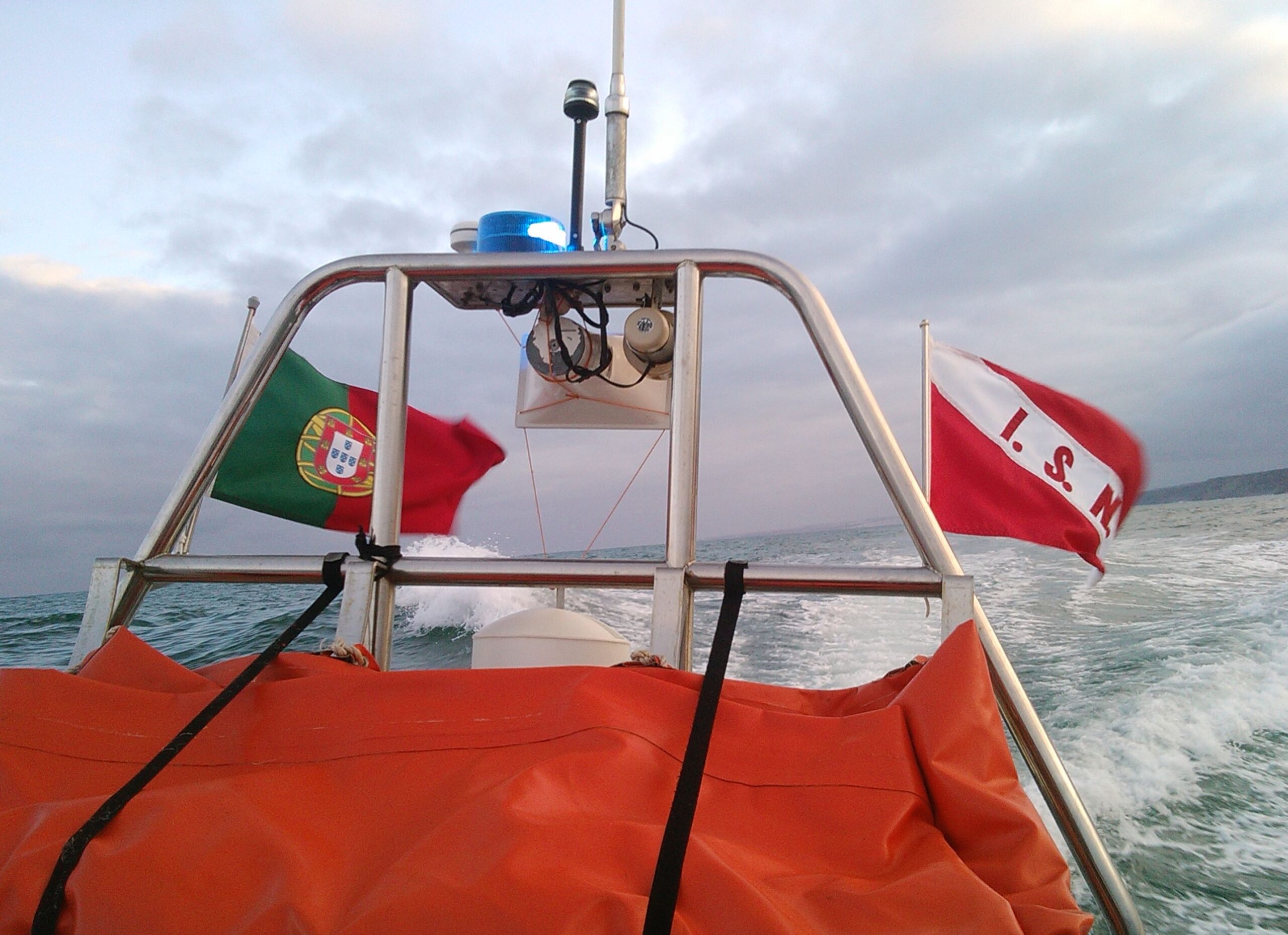 Sul Informação - Homem resgatado na Ria Formosa após barco ter ficado à deriva