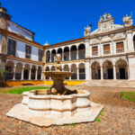 Exterior do edifício da reitoria da Universidade de Évora