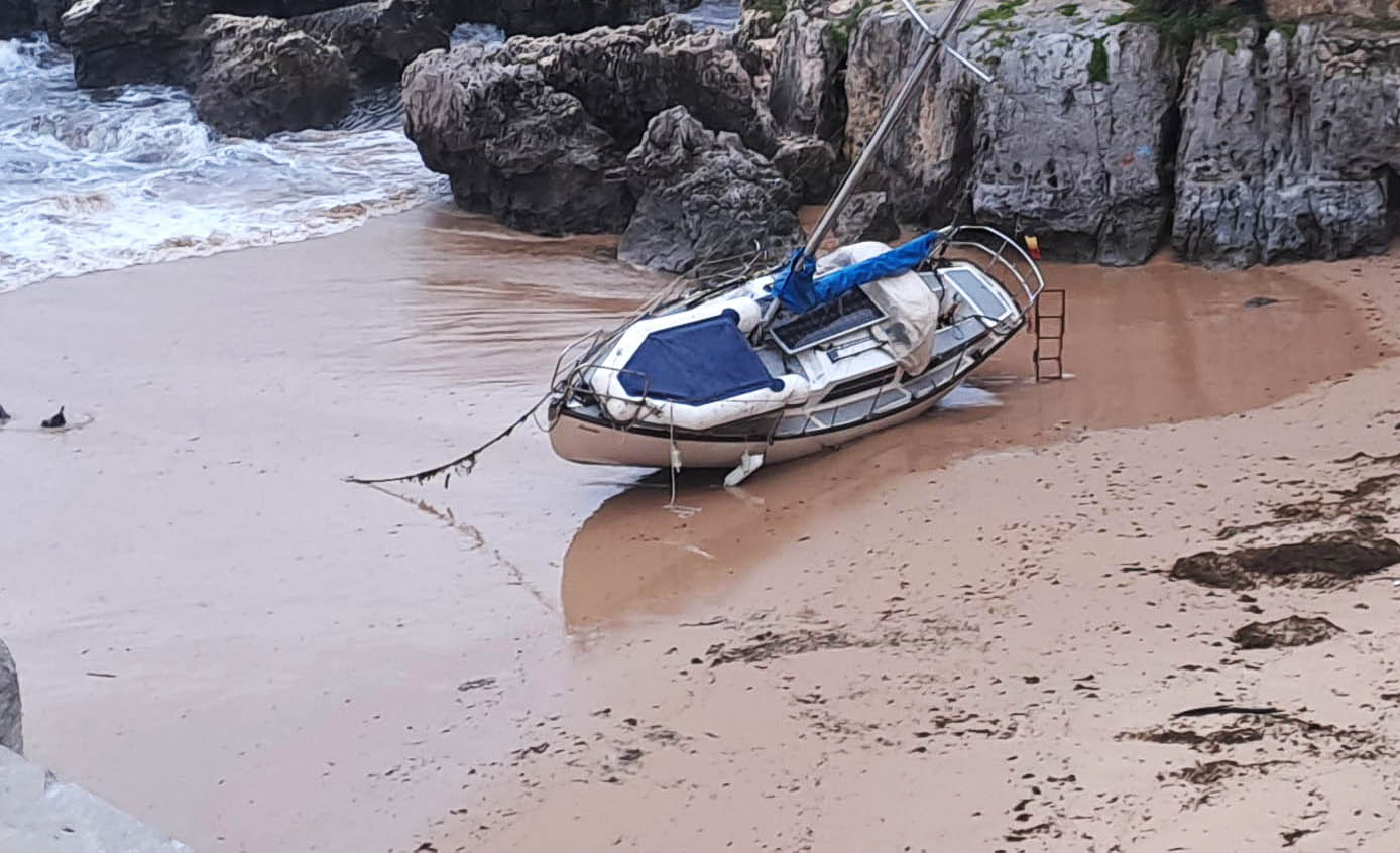 Sul Informação - Veleiros à deriva e barcos encalhados no litoral algarvio devido ao “Martinho”