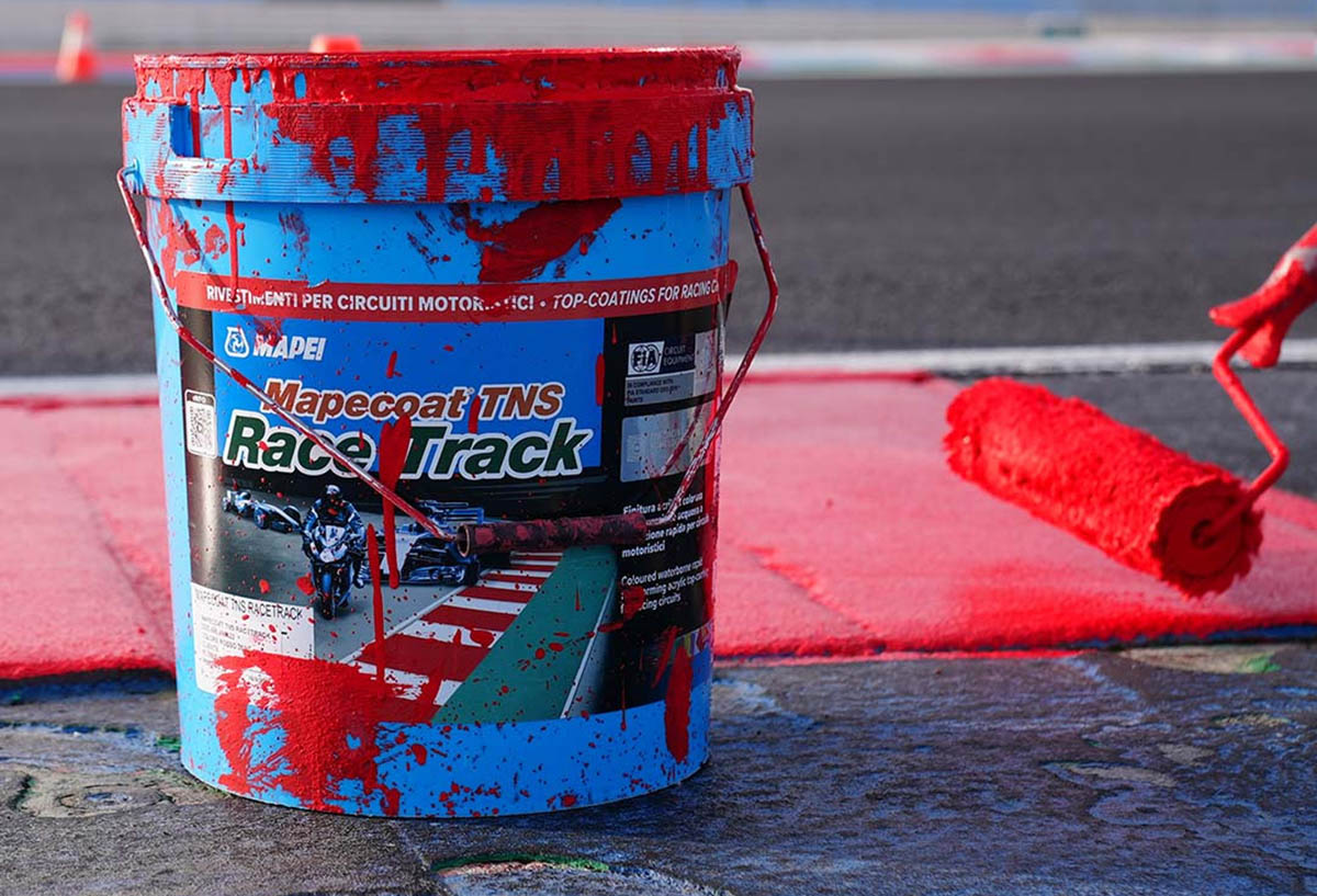 balde de tinta MAPEI especial para circuitos