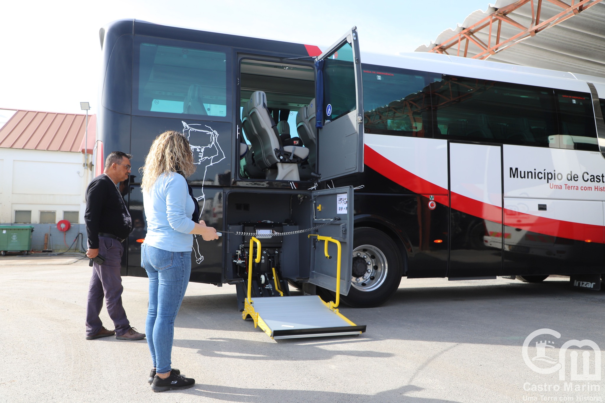 Sul Informação - Novo autocarro reforça transportes escolares de Castro Marim