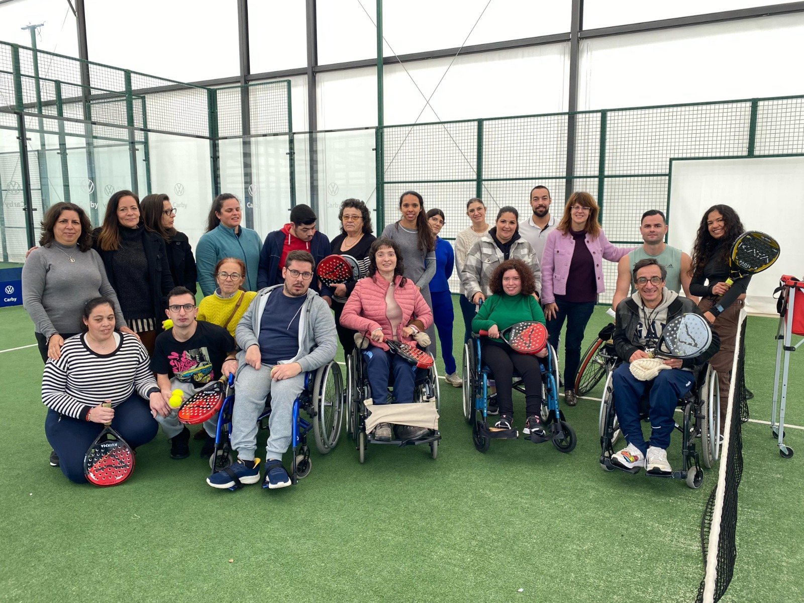 Sul Informação - Jovens do Espaço Inclusão tiveram aula de padel em São Brás